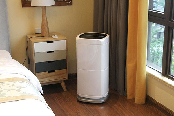 你好，我叫“回南天”，你看這水珠多愛我！